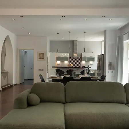Διαμέρισμα Radlinskeho By Ellements, Spacious Old Town *