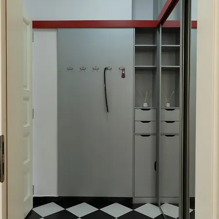 Διαμέρισμα Radlinskeho By Ellements, Spacious Old Town *